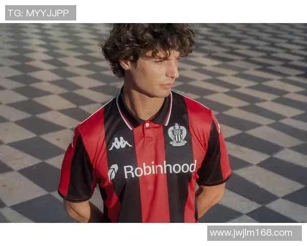 红色四号球衣代表的足球传奇人物与他不为人知的故事